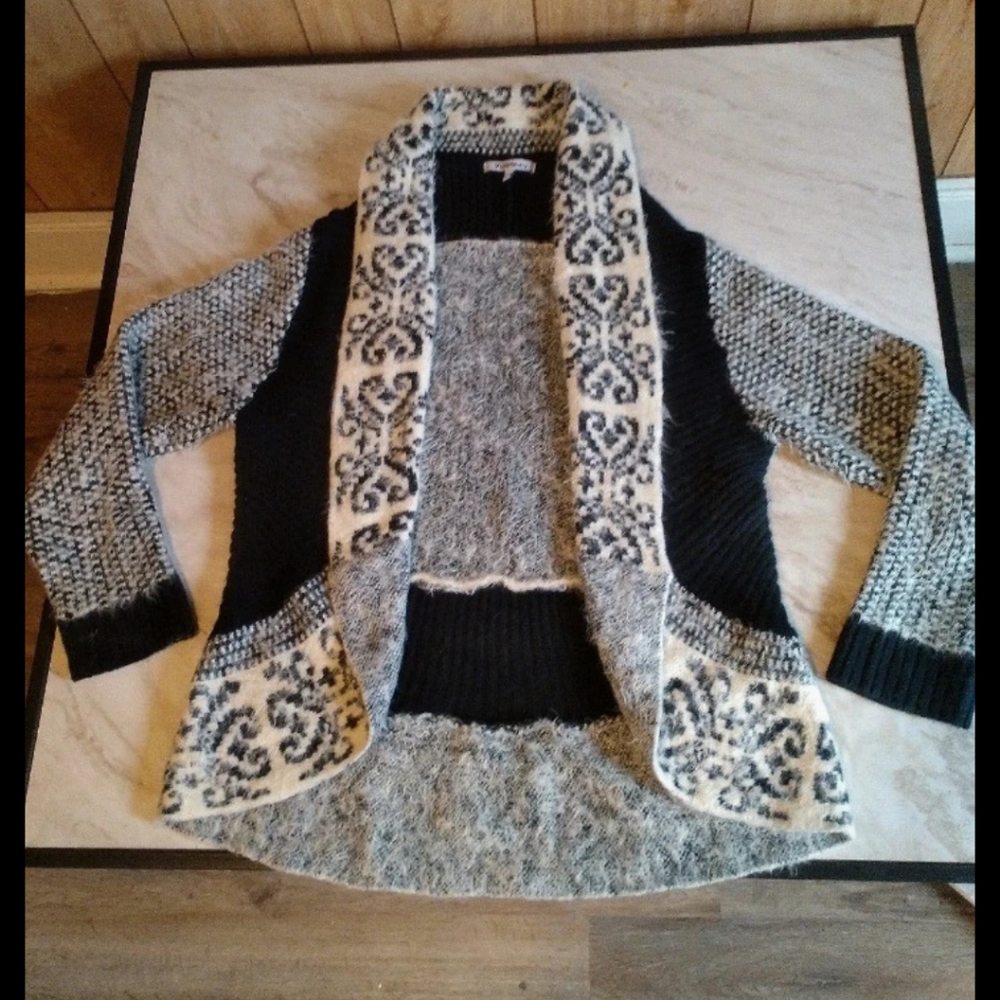 Violet Ruby Cardigan - Picture 4 of 10